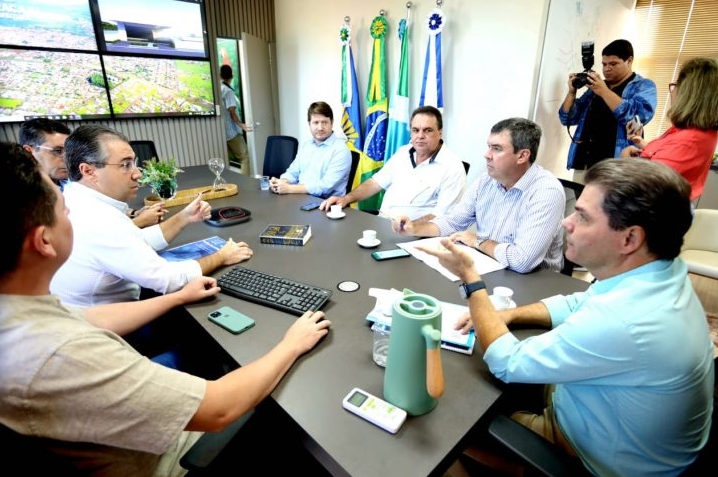 Governador atende demandas na área da saúde e infraestrutura em Maracaju