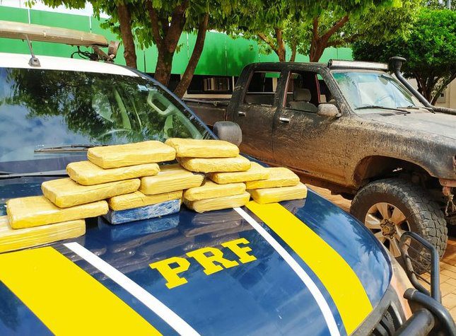 PRF apreende quase 16 Kg de cocaína em Rio Verde