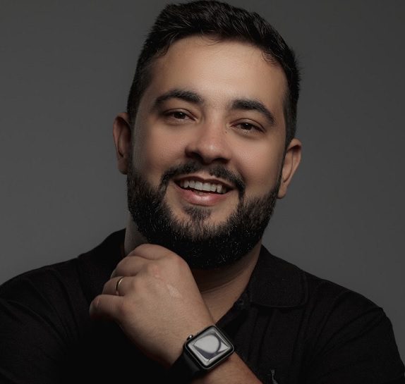 Guilherme Junqueira, CEO da Gama Academy e Forbes Under 30 palestra no Café com Negócios