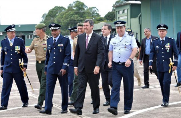Governador prestigia troca de comando da Base Aérea de Campo Grande