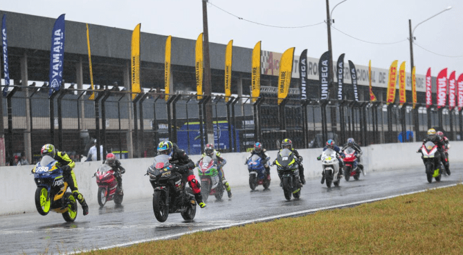 Debaixo de muita chuva, Moto 1000 GP retornou a Campo Grande e agitou o Autódromo Internacional