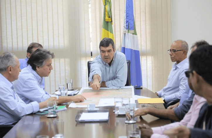 Municipalismo: governador e secretários recebem comitiva de Paraíso das Águas