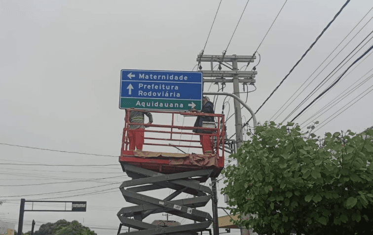 Anastácio: Novas placas de sinalização são instaladas pela cidade