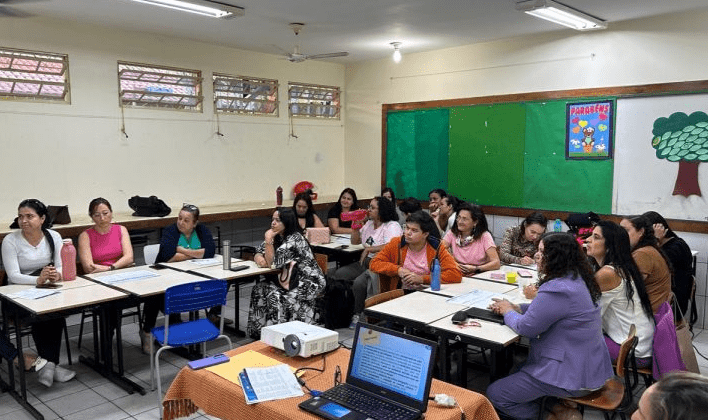 Voltado à alfabetização de alunos da Reme, formação reúne 1.200 professores