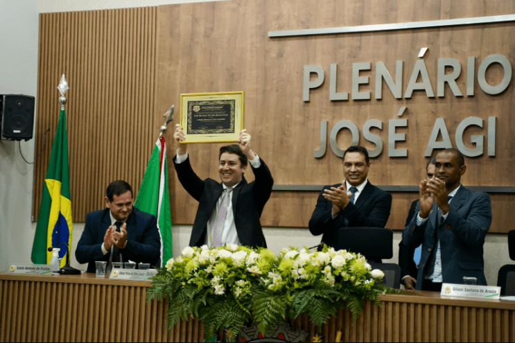 Deputado João Henrique recebe título de cidadão paranaibense
