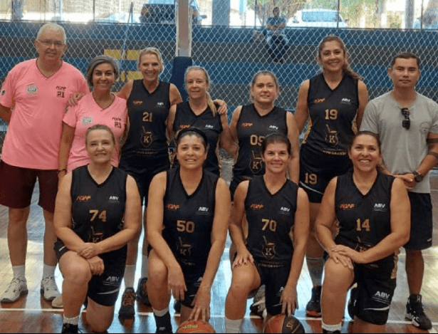 Equipe feminina de basquete máster de MS participa de torneio em Curitiba