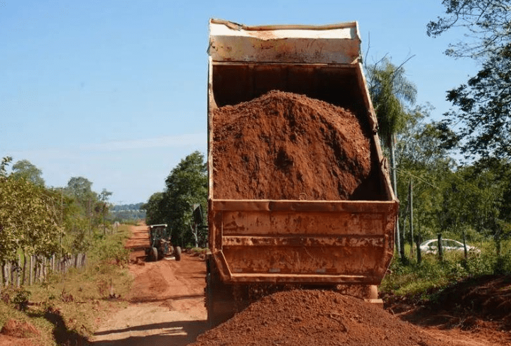 Nioaque: Prefeitura recupera estradas vicinais de assentamentos