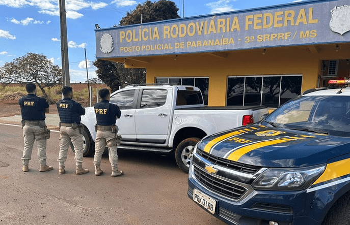 Em Paranaíba, PRF recupera caminhonete