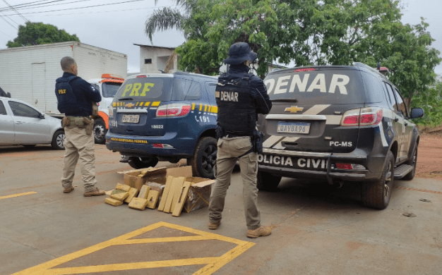 Polícias Civil e Rodoviária Federal prendem homem transportando 77kg de maconha