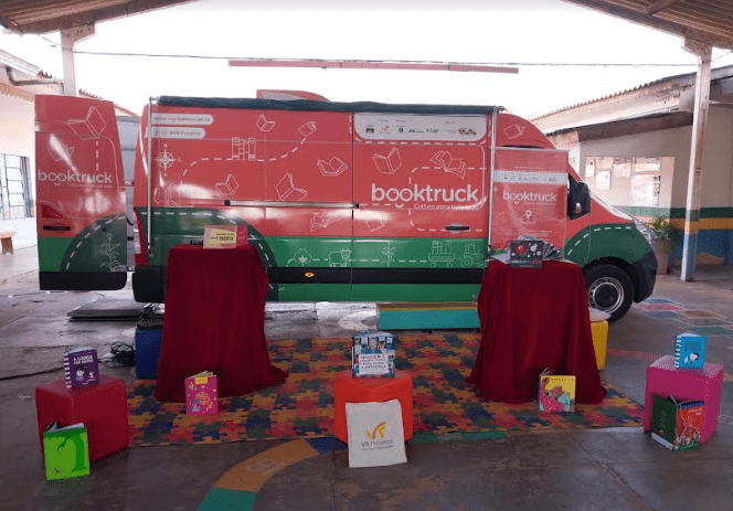 Biblioteca itinerante BookTruck leva cultura para Chapadão do Sul