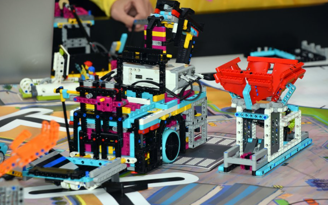 Nova temporada do torneio de robótica da Escola Sesi explora o mundo das artes