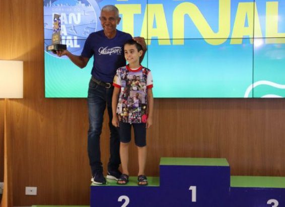 Corrida do Pantanal: campeões por faixa etária da prova de 15 km recebem troféus