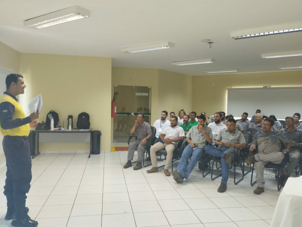 DEMUTRAN de Chapadão do Sul promove palestra sobre Trânsito Seguro em parceria com Iguaçu Máquinas