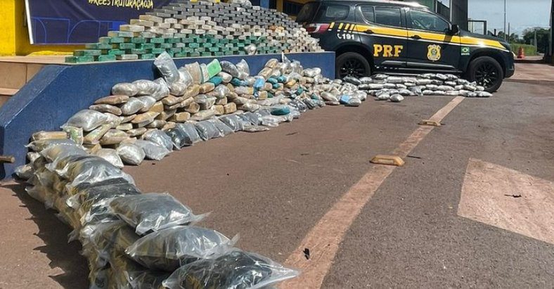 PRF apreende 452 Kg de cocaína e skunk em Corumbá