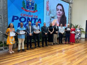 Prefeitura realiza homenagem à Servidores Públicos aposentados