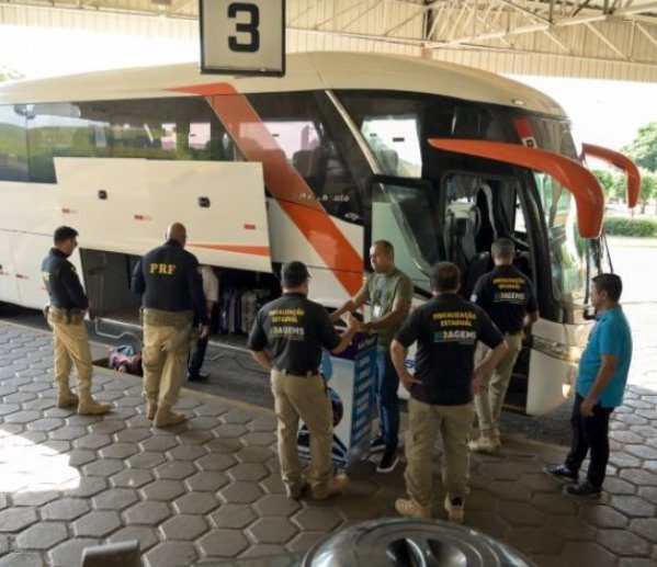 Fim de Ano: Agems e PRF orientam mais de 400 passageiros de ônibus na Operação Rodovida