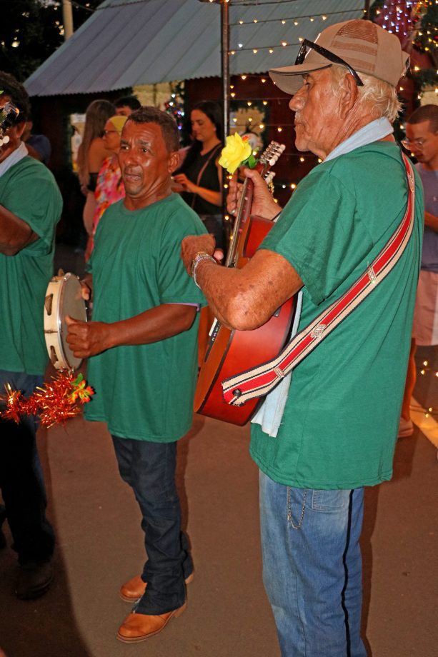 Com visitação total de 1,5 milhão de pessoas, três-lagoenses se despediram da Cidade do Natal com apresentação da Folia de Reis