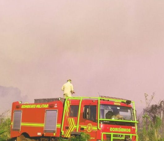 Incêndio florestal na Serra do Amolar no Pantanal continua e desafia Corpo de Bombeiros de Mato Grosso do Sul